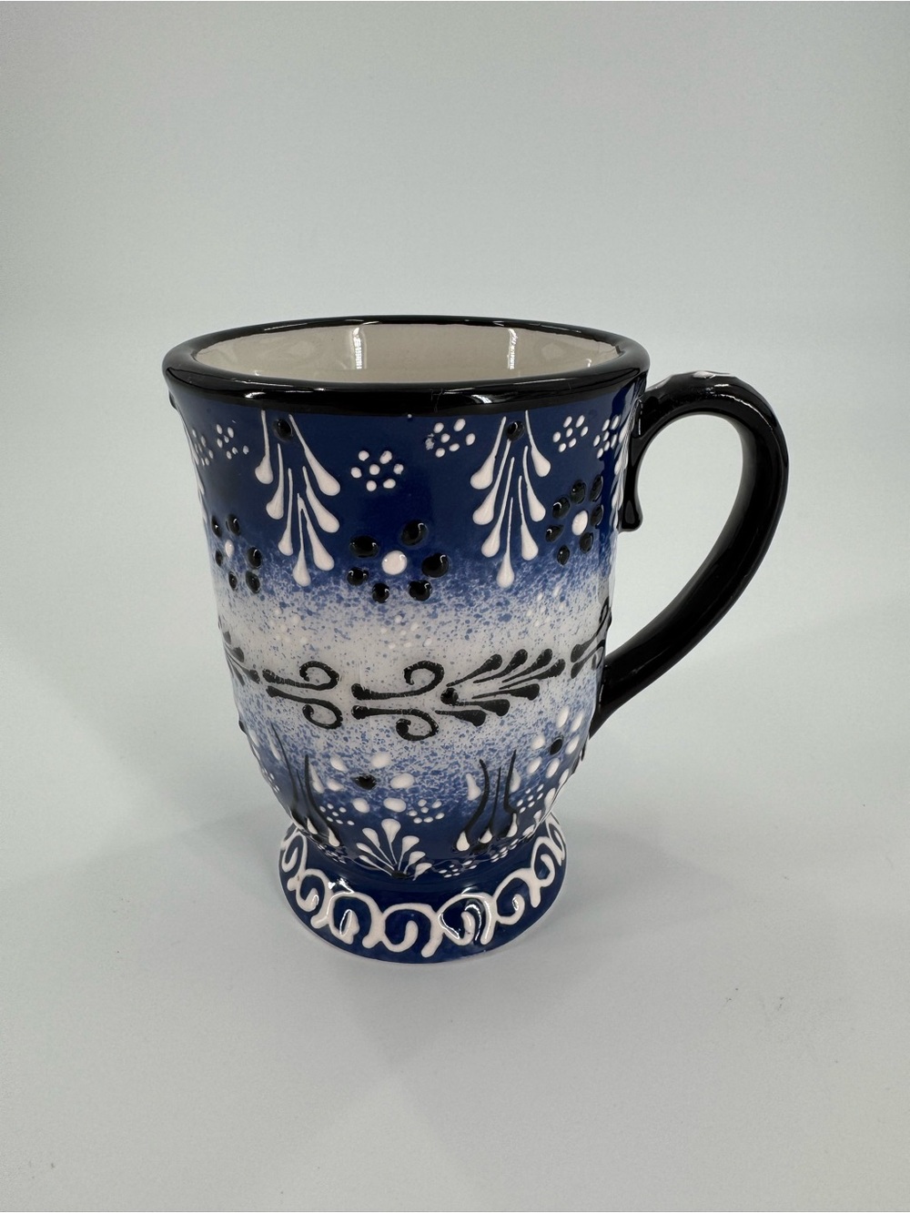 Ozen Ceramics Turkey Hand Painted Blue White Textured Footed Mug